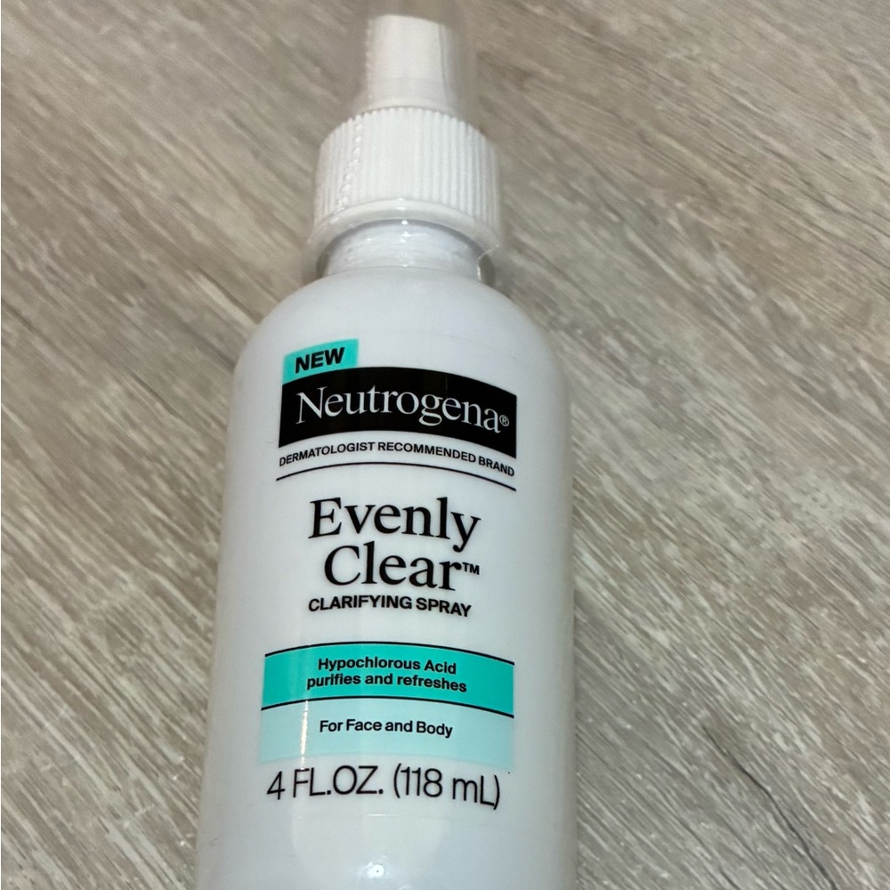 Neutrogena Evenly Clear Clarifying Spray For Face And Body 4 FL OZ